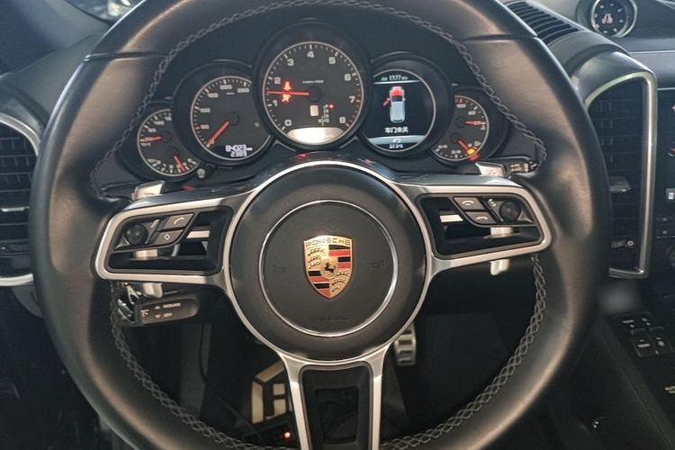 Used Porsche Cayenne 2016 Cayenne Platinum Edition 3.0T Steering Wheel
