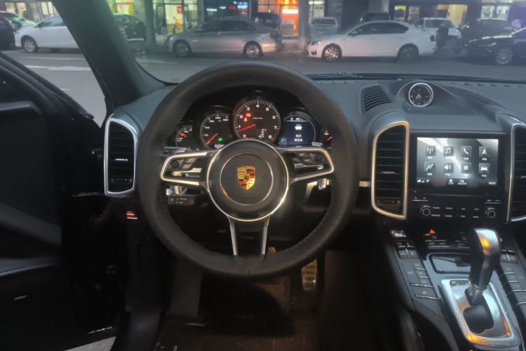Used Porsche Cayenne 2016 Cayenne Platinum Edition 3.0T Steering Wheel