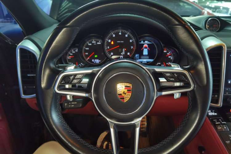 Used Porsche Cayenne 2016 Cayenne Platinum Edition 3.0T Steering Wheel