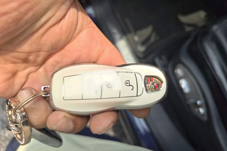 Used Porsche Cayenne 2016 Cayenne Platinum Edition 3.0T Vehicle Key