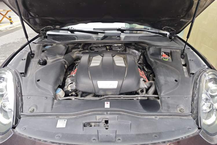 Used Porsche Cayenne 2016 Cayenne 3.0T Engine Bay