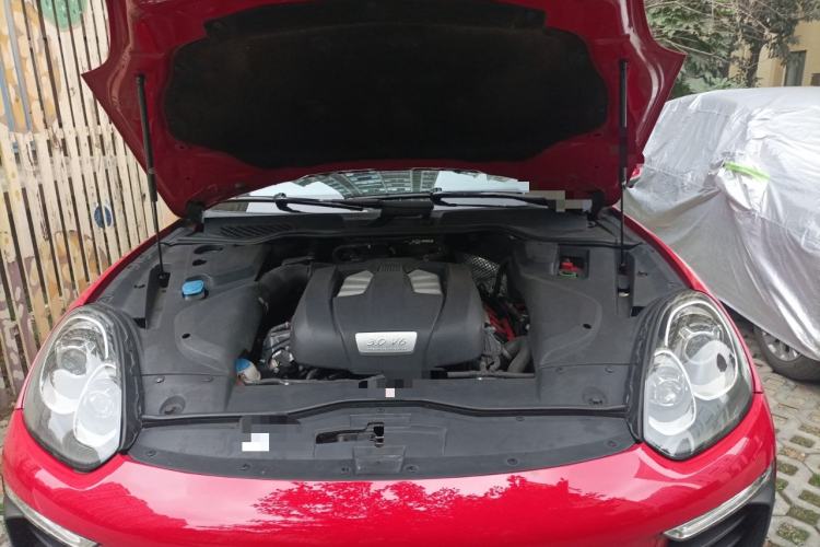 Used Porsche Cayenne 2016 Cayenne 3.0T Engine Bay