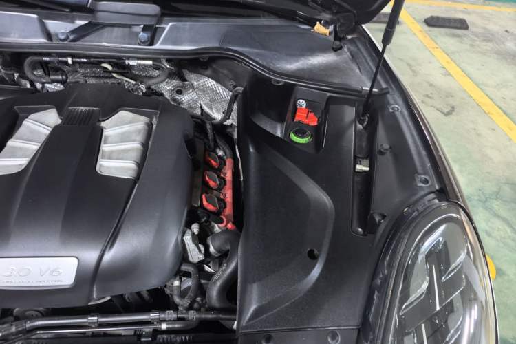Used Porsche Cayenne 2016 Cayenne 3.0T Engine Bay Left