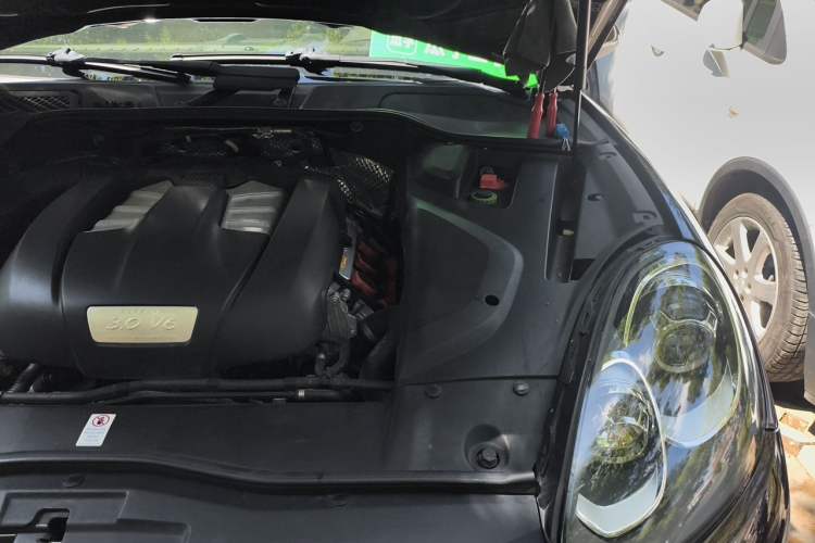 Used Porsche Cayenne 2016 Cayenne 3.0T Engine Bay Left