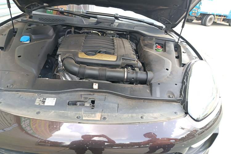 Used Porsche Cayenne 2016 3.6 V6 U.S. specification Engine Bay Left