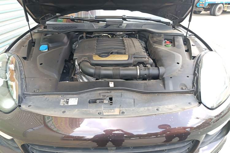 Used Porsche Cayenne 2016 3.6 V6 U.S. specification Engine Bay