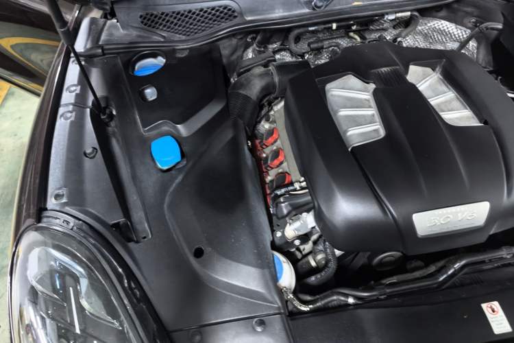 Used Porsche Cayenne 2016 Cayenne 3.0T Engine Bay Right
