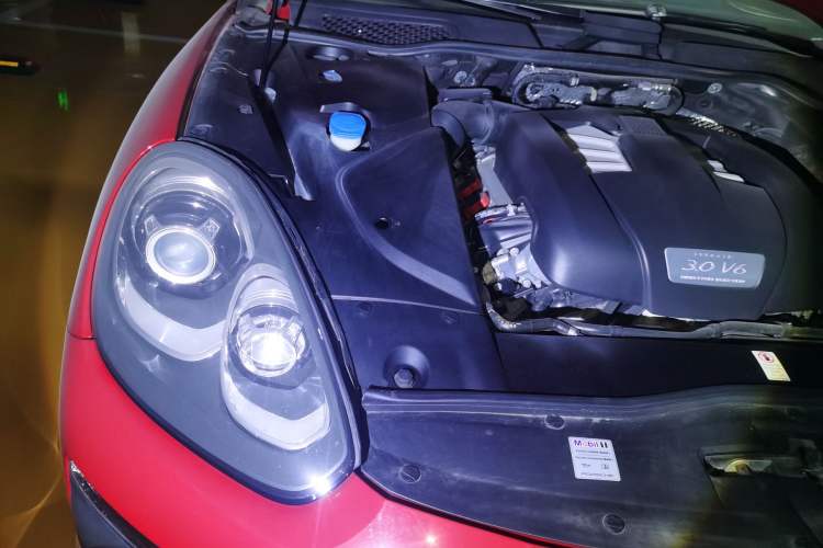 Used Porsche Cayenne 2016 Cayenne 3.0T Engine Bay Right