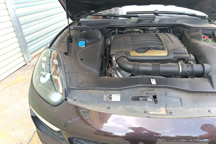 Used Porsche Cayenne 2016 3.6 V6 U.S. specification Engine Bay Right