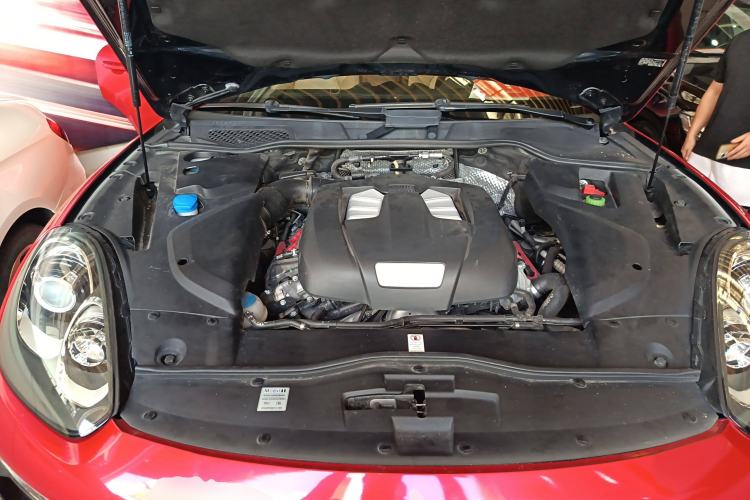 Used Porsche Cayenne 2016 Cayenne 3.0T Engine Bay