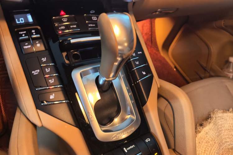 Used Porsche Cayenne 2016 Cayenne 3.0T Gear Lever