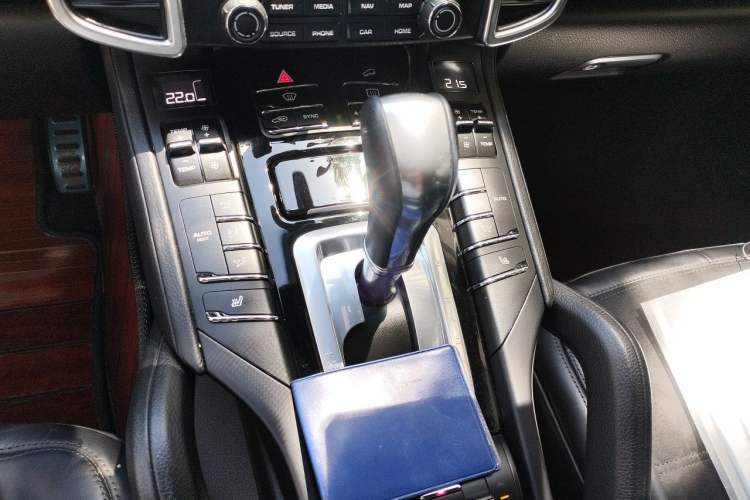 Used Porsche Cayenne 2016 Cayenne Platinum Edition 3.0T Gear Lever