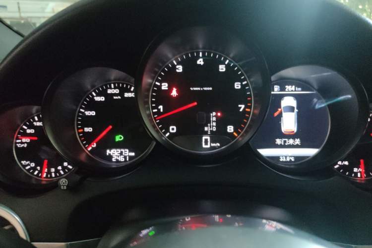 Used Porsche Cayenne 2016 Cayenne 3.0T Instrument Cluster