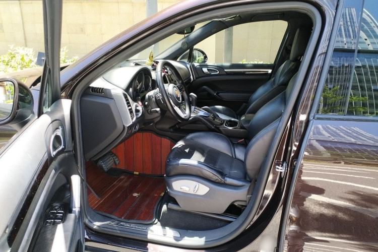 Used Porsche Cayenne 2016 Cayenne Platinum Edition 3.0T Left Front Seat