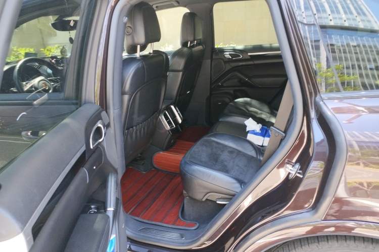 Used Porsche Cayenne 2016 Cayenne Platinum Edition 3.0T Left Rear Seat