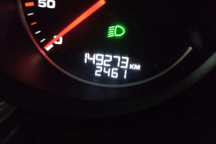 Used Porsche Cayenne 2016 Cayenne 3.0T Odometer Close Up