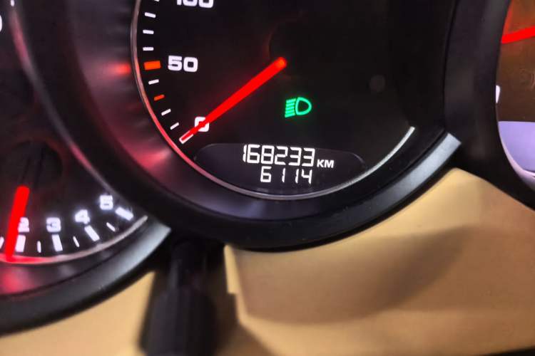 Used Porsche Cayenne 2016 Cayenne 3.0T Odometer Close Up
