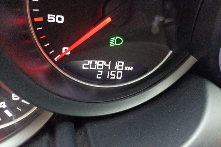 Used Porsche Cayenne 2016 Cayenne 3.0T Odometer Close Up
