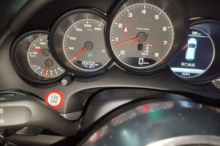 Used Porsche Cayenne 2016 Cayenne 3.0T Odometer Close Up