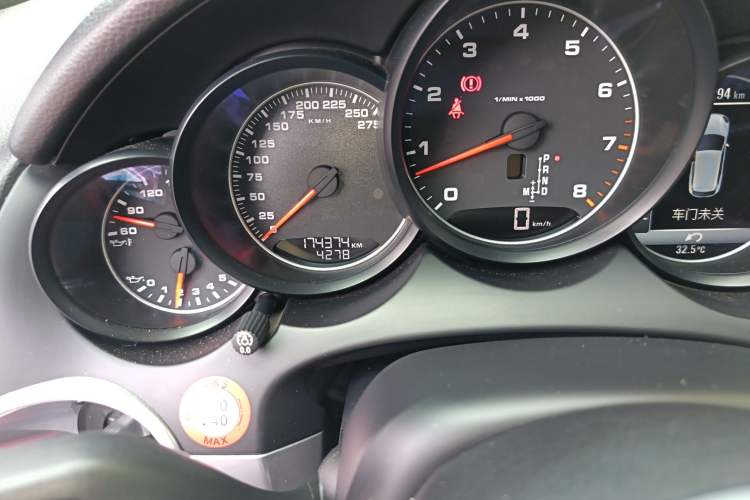 Used Porsche Cayenne 2016 3.6 V6 U.S. specification Odometer Close Up
