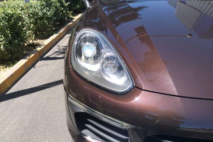 Used Porsche Cayenne 2016 Cayenne Platinum Edition 3.0T Right Front Headlight