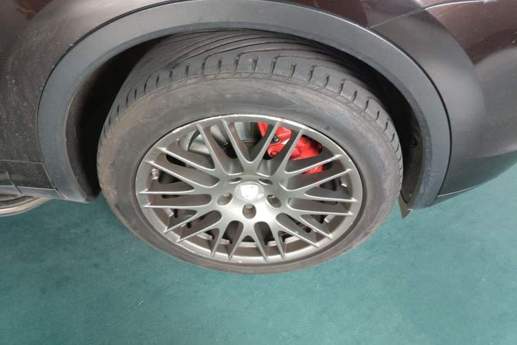 Used Porsche Cayenne 2016 Cayenne 3.0T Right Front Wheel Hub
