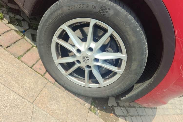 Used Porsche Cayenne 2016 Cayenne 3.0T Right Front Wheel Hub