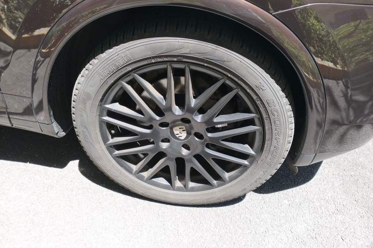 Used Porsche Cayenne 2016 Cayenne Platinum Edition 3.0T Right Front Wheel Hub