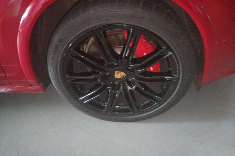 Used Porsche Cayenne 2016 Cayenne GTS 3.6T Right Front Wheel Hub