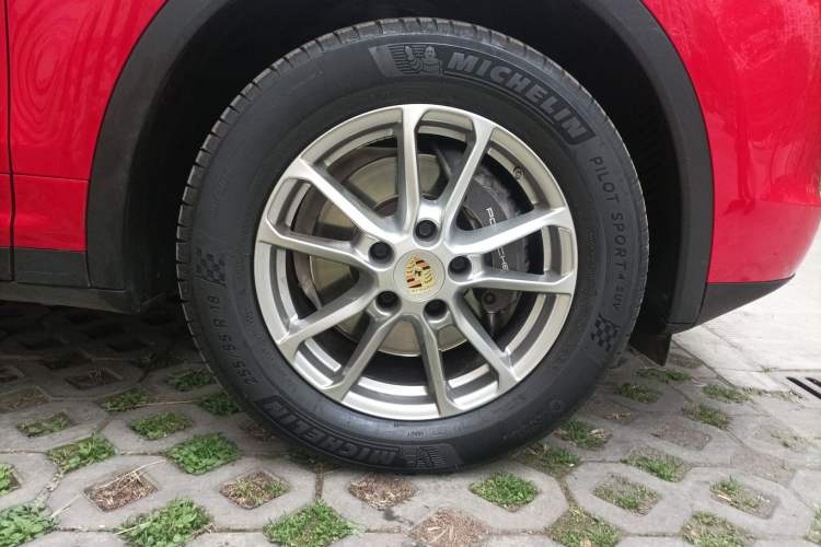 Used Porsche Cayenne 2016 Cayenne 3.0T Right Front Wheel Hub