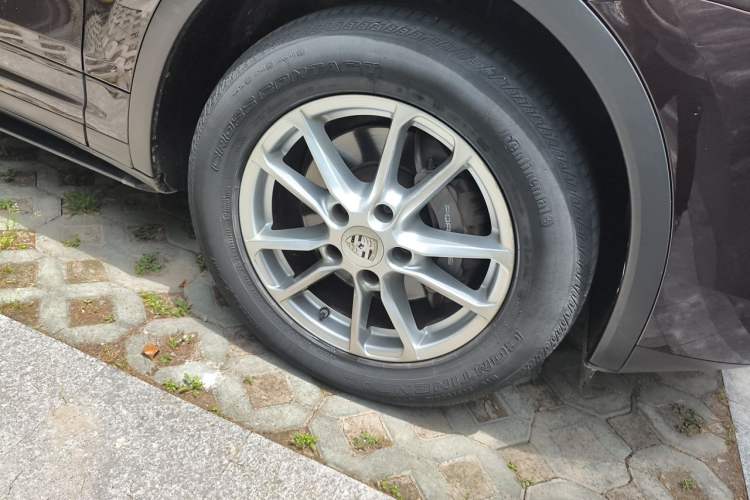 Used Porsche Cayenne 2016 Cayenne 3.0T Right Front Wheel Hub