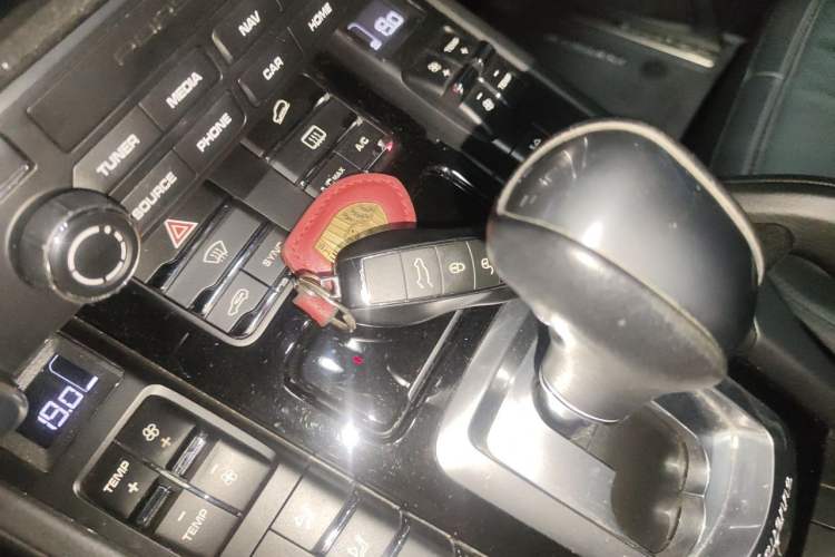 Used Porsche Cayenne 2016 Cayenne 3.0T Vehicle Key