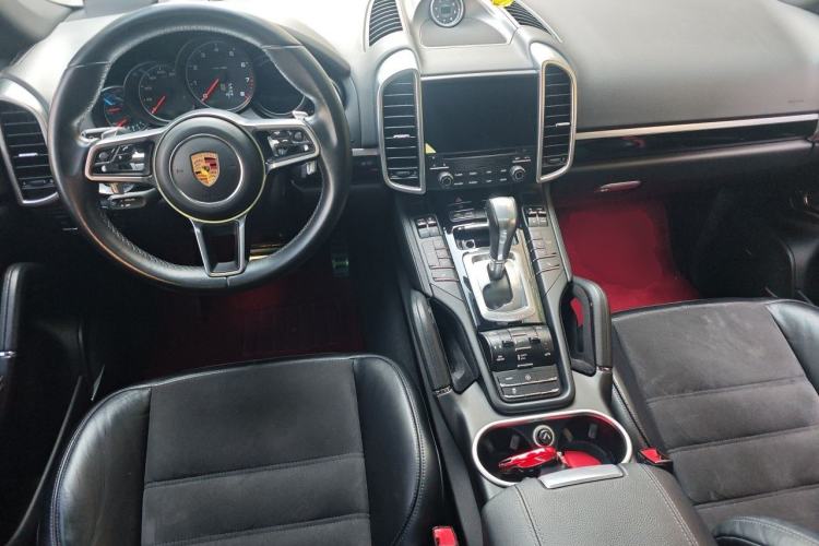 Used Porsche Cayenne 2016 Cayenne Platinum Edition 3.0T Center Console