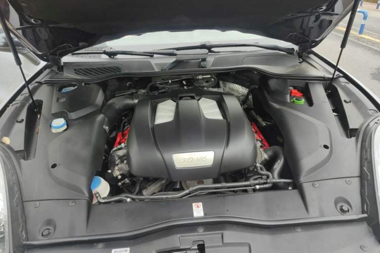Used Porsche Cayenne 2016 Cayenne 3.0T Engine Bay