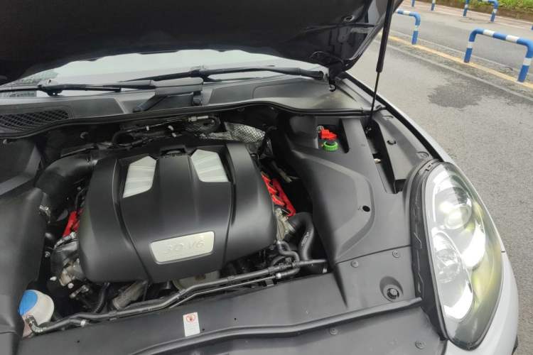 Used Porsche Cayenne 2016 Cayenne 3.0T Engine Bay Left