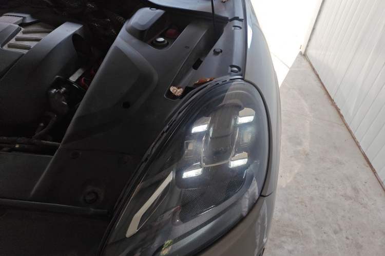 Used Porsche Cayenne 2016 Cayenne 3.0T Engine Bay Left