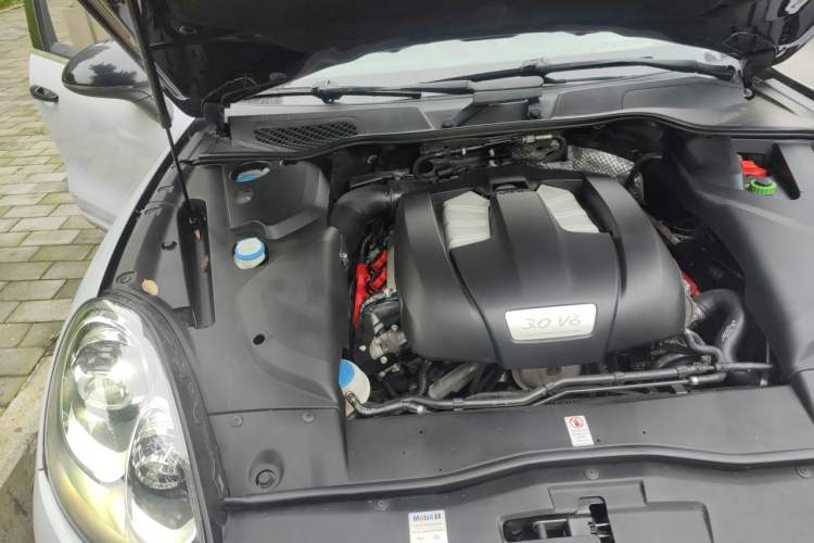 Used Porsche Cayenne 2016 Cayenne 3.0T Engine Bay Right