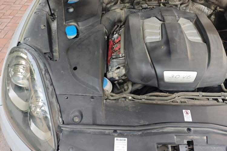 Used Porsche Cayenne 2016 Cayenne Platinum Edition 3.0T Engine Bay Right