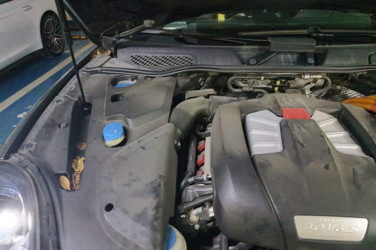 Used Porsche Cayenne 2016 Cayenne Platinum Edition 3.0T Engine Bay Right