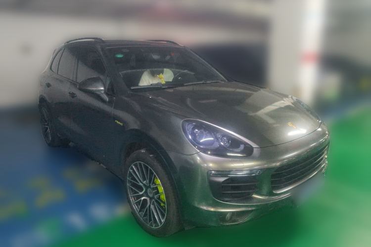 Used Porsche Cayenne 2016 Cayenne Platinum Edition 3.0T Front Right 45 Deg