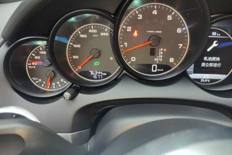 Used Porsche Cayenne 2016 Cayenne 3.0T Odometer Close Up