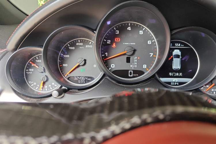Used Porsche Cayenne 2016 Cayenne 3.0T Odometer Close Up