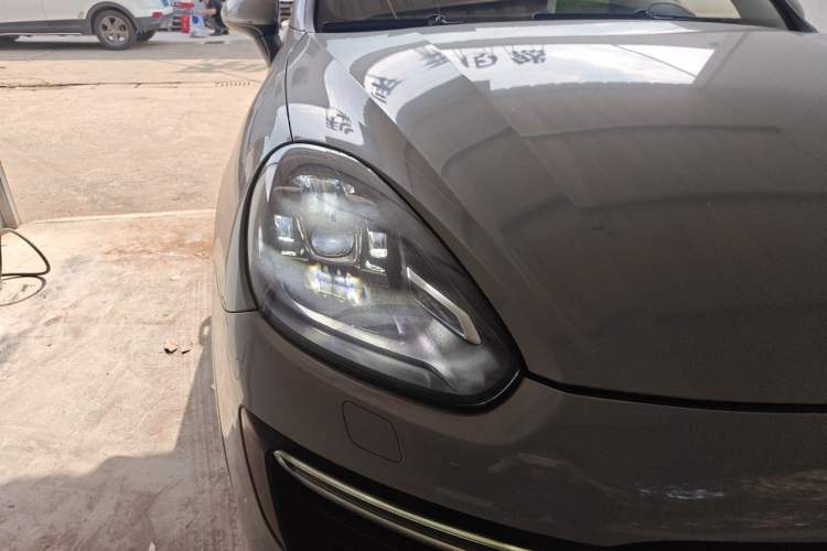 Used Porsche Cayenne 2016 Cayenne 3.0T Right Front Headlight