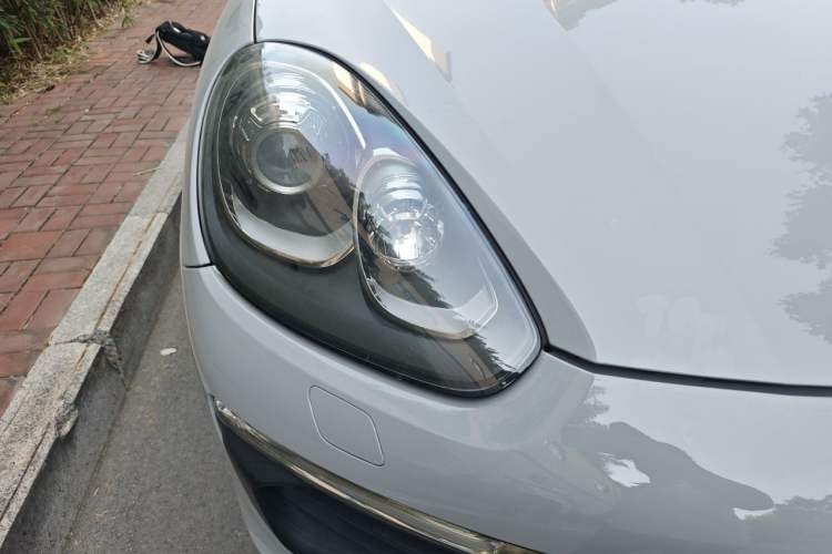 Used Porsche Cayenne 2016 Cayenne Platinum Edition 3.0T Right Front Headlight