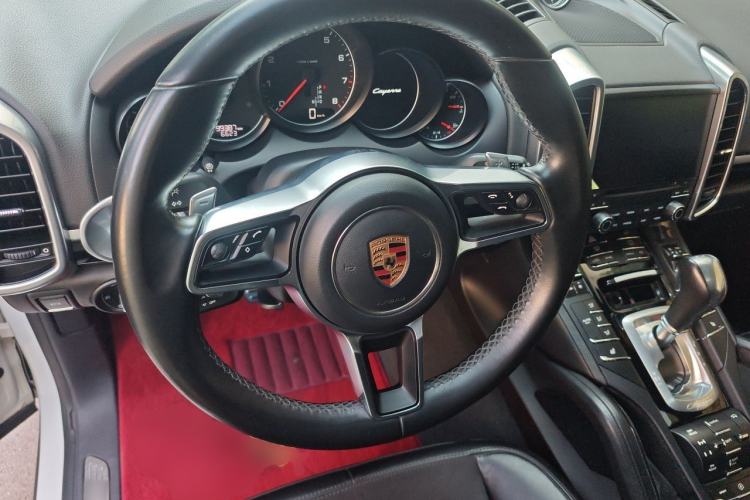 Used Porsche Cayenne 2016 Cayenne Platinum Edition 3.0T Steering Wheel