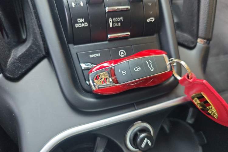 Used Porsche Cayenne 2016 Cayenne Platinum Edition 3.0T Vehicle Key