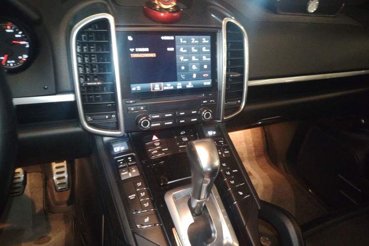 Used Porsche Cayenne 2016 Cayenne 3.0T Audio And AC Panel