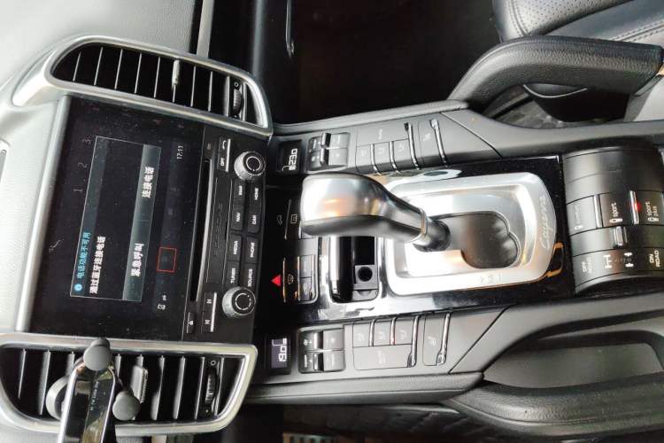 Used Porsche Cayenne 2016 Cayenne 3.0T Audio And AC Panel