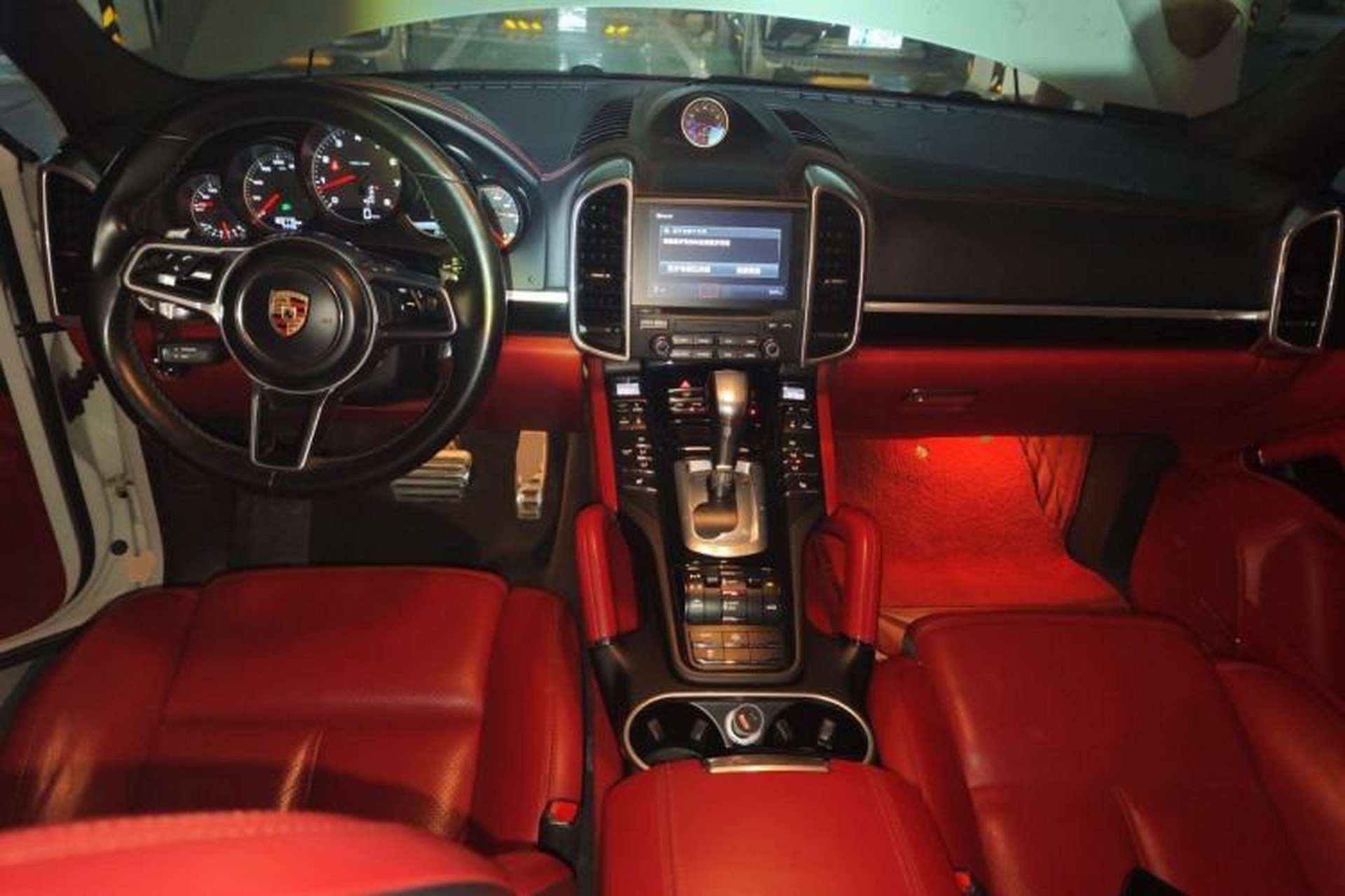 Used Porsche Cayenne 2016 Cayenne Platinum Edition 3.0T Center Console