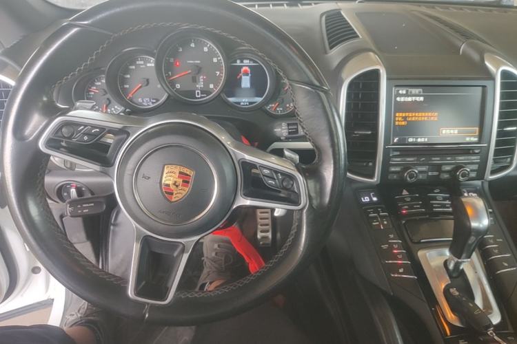 Used Porsche Cayenne 2016 Cayenne Platinum Edition 3.0T Center Console